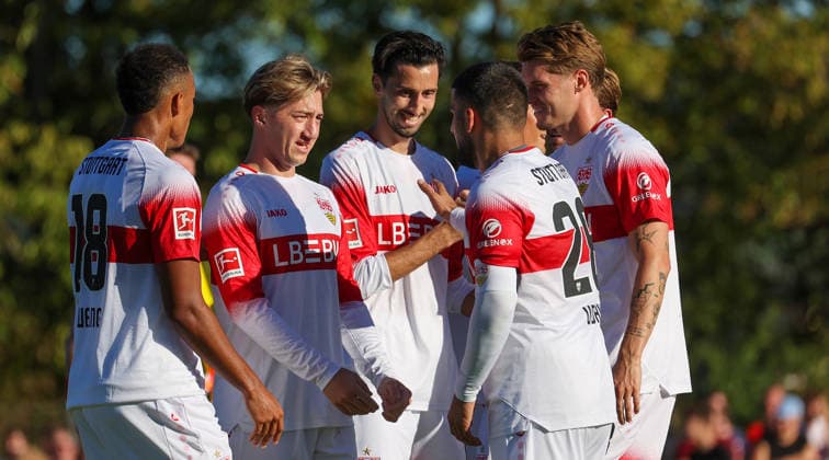 September 25, 2026, Germany, Weinstadt Soccer: VfB Stuttgart vs. 1 FC Heidenheim; VfB goal scorer Atakan Karazor; the midfield celebrates his goal to make it 1–0; from left: Jamie Leweling, Angelo Stiller, goal scorer Atakan Karazor, Deniz Undav, Ramon Hendriks