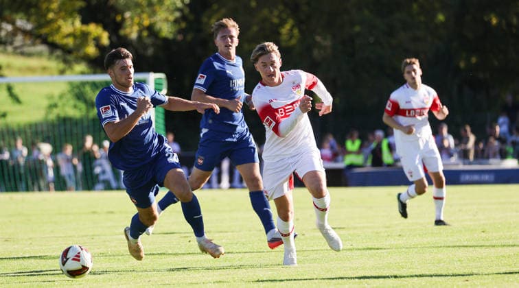 September 25, 2026, Germany, Weinstadt Soccer: VfB Stuttgart vs. 1. FC Heidenheim; front row, from left: Luca Kerber (Heidenheim), Angelo Stiller (VfB)