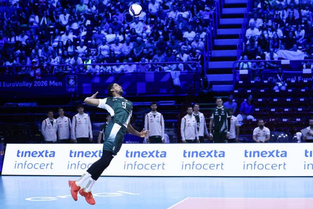 IPA88962641 - 9 Wilfredo Leon (Poland) serving during the semifinal match of the CEV Enel EuroVolley 2026 between Poland and Slovenia at the Unipol Forum in Milan, Italy, on September 25, 2026, during EuroVolley 2026 - Semifinal - Slovenia vs. Poland, CEV EuroVolley Men’s match in Assago (MI), Italy, September 25, 2026  Copyright: xValerioxOrigo IPAxSportx xx IPA88962641