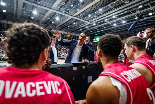 Marko Stankovic, head coach of Telekom Baskets Bonn, during a timeout; emotions, gesture, body language, facial expressions; Vet Concept Gladiators Trier vs. Telekom Baskets Bonn; basketball; easyCredit BBL; Matchday 2; 2026–2027 season; September 25, 2026: Vet Concept Gladiators Trier vs. Telekom Baskets Bonn, basketball, easyCredit BBL, Matchday 2, 2026–2027 season, September 25, 2026 Copyright: xEibnerxPressefotox EP_ANS