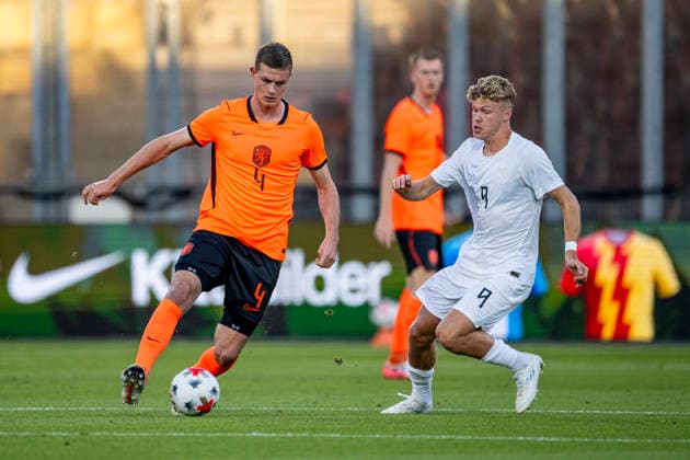 DEVENTER l Dutch defender Dies Janse and Norwegian forward Sindre Walle Egeli during the UEFA European Championship qualifying match between Jong Nederland and Jong Norway at De Adelaarshorst on September 25, 2026, in Deventer, the Netherlands. Photo by DeFodi Images