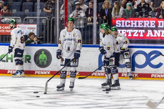 Newcomer Jean Luc Foudy of the Eisbären Berlin, 55, looks focused before the game between the Kölner Haie and the Eisbären Berlin, ice hockey, Penny DEL, Matchday 3, 2026–2027, September 25, 2026, Cologne Haie vs. Eisbaeren Berlin, Ice Hockey, Penny DEL, Matchday 3, 2026–2027, September 25, 2026, Cologne Copyright: xEibner-Pressefoto GerhardxWingenderx EP_GWR