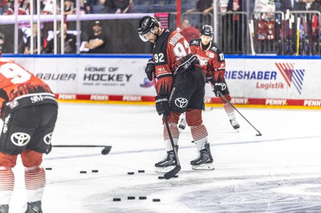 Former Berlin player Marcel Noebel s Cologne Sharks, 92 before the game between the Cologne Sharks and the Eisbären Berlin, ice hockey, Penny DEL, Matchday 03, 2026–2027, September 25, 2026, Kölner Haie vs. Eisbären Berlin, ice hockey, Penny DEL, Matchday 03, 2026–2027, September 25, 2026, Cologne Copyright: xEibner-Pressefoto GerhardxWingenderx EP_GWR