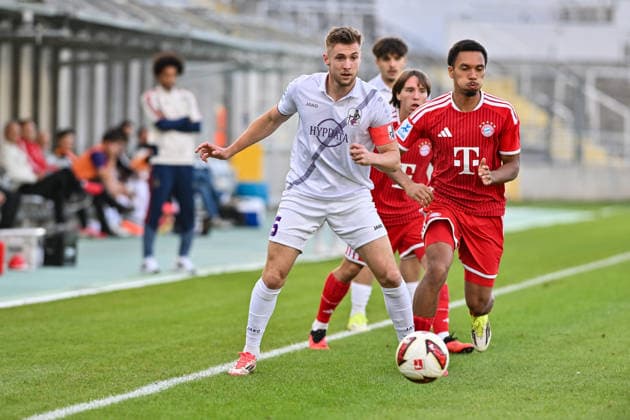 Bavarian Regional League: FC Bayern Munich II vs. TSV Schwaben Augsburg, September 25, 2026, MUNICH, GERMANY September 25, in a matchup between Dennis RUISINGER of TSV Schwaben Augsburg 5 and Vincent MANUBA of FC Bayern Munich II 2 during the Bavarian Regional League match between FC Bayern’s amateur team and TSV Schwaben Augsburg on Matchday 11 at Grünwalder Stadium Copyright: xBEAUTIFULxSPORTS Goldbergx