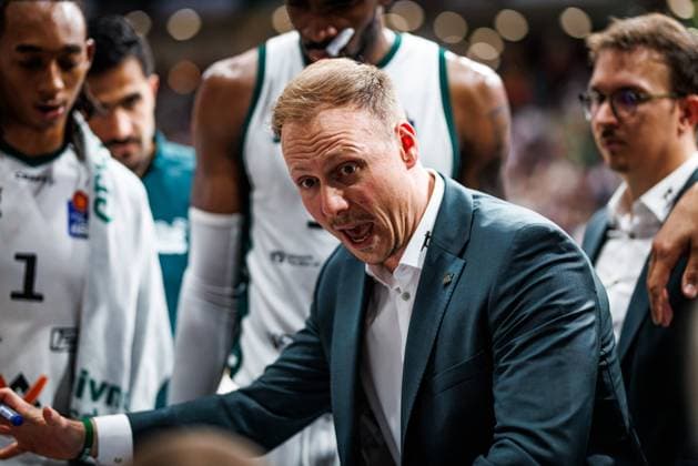 Jacques Schneider, Head Coach of the Gladiators Trier, during a timeout; emotions, gestures, body language, facial expressions; Vet Concept Gladiators Trier vs. Telekom Baskets Bonn, basketball, easyCredit BBL, Matchday 2, 2026–2027 season, September 25, 2026, Vet Concept Gladiators Trier vs. Telekom Baskets Bonn, basketball, easyCredit BBL, Matchday 2, 2026–2027 season, September 25, 2026 Copyright: xEibnerxPressefotox EP_ANS