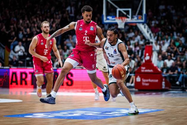 Jordan Roland of the Gladiators Trier goes head-to-head with Alijah Comithier of the Telekom Baskets Bonn, Action: Vet Concept Gladiators Trier vs. Telekom Baskets Bonn, Basketball, easyCredit BBL, Matchday 2, 2026–2027 Season, September 25, 2026, Vet Concept Gladiators Trier vs. Telekom Baskets Bonn, Basketball, easyCredit BBL, Matchday 2, 2026–2027 Season, September 25, 2026 Copyright: xEibnerxPressefotox EP_ANS