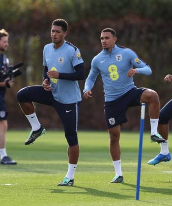 UEFA Nations League - England Training Session LONDON, ENGLAND, SEPTEMBER 25: Jude Bellingham & Trent Alexander-Arnold of England national team, Nationalteam during The England training session at Tottenham Hotspur Training Ground, London on September 25 ahead of The UEFA Nations League Group Stage match in Group C3 between England v Spain at Wembley Stadium, London, England, on September 25. (Photo by Daniel Weir) London Tottenham Hotspur Training Ground England Copyright: xDanielxWeir SportsxPressxPhotox Sportspressphoto_SPR239306