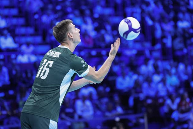 IPA88965174 - 16 Kamil Semeniuk (Poland) serving during the semifinal match of the 2026 CEV Enel EuroVolley between Poland and Slovenia at the Unipol Forum in Milan, Italy, on September 25, 2026, during EuroVolley 2026 - Semifinal - Slovenia vs. Poland, CEV EuroVolley Men s match in Assago (MI), Italy, September 25, 2026  Copyright: xValerioxOrigo IPAxSportx xx IPA88965174