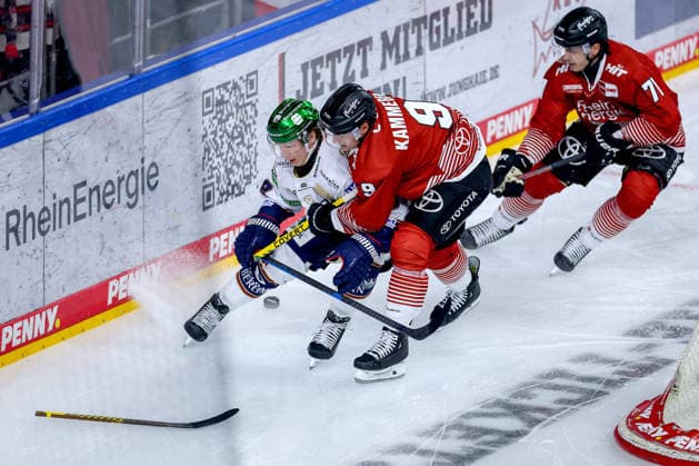 September 25, 2026, Ice hockey, DEL, Kölner Haie vs. Eisbären Berlin, Matchday 3, 2026–27 season, Lanxess Arena, Cologne; Jonas Müller (Eisbären Berlin) 18 in a one-on-one battle against Maximilian Kammerer (Kölner Haie) 09; North Rhine-Westphalia, Germany