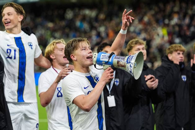 LKS 20260925 Matias Siltanen (C) of Team Finland celebrates after the team beat Spain 2-1 in the UEFA U21, U 21 European Championship, EM, Europameisterschaft Group A qualifying football match between Finland and Spain in Tampere, Finland, on September 25, 2026. - MIKA KYLMÄNIEMI Tampere Finland OVqg6Uq8ZC4  Copyright: xMikaxKylmäniemix OVqg6Uq8ZC4