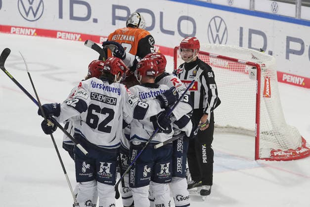 Goal Celebration: Schwenningen Ice Hockey, DEL, Penny DEL, Men s, 2026–2027 Season: Grizzlys Wolfsburg vs. Schwenninger Wild Wings