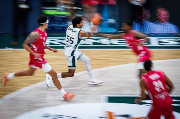 Eli Brooks of the Gladiators Trier goes head-to-head with Michael Kessens of the Telekom Baskets Bonn and Joel Aminu of the Telekom Baskets Bonn; action from the Vet Concept Gladiators Trier vs. Telekom Baskets Bonn game, basketball, easyCredit BBL, Matchday 2, 2026–2027 season, September 25, 2026, Vet Concept Gladiators Trier vs. Telekom Baskets Bonn, Basketball, easyCredit BBL, Matchday 2, 2026–2027 season, September 25, 2026 Copyright: xEibnerxPressefotox EP_ANS