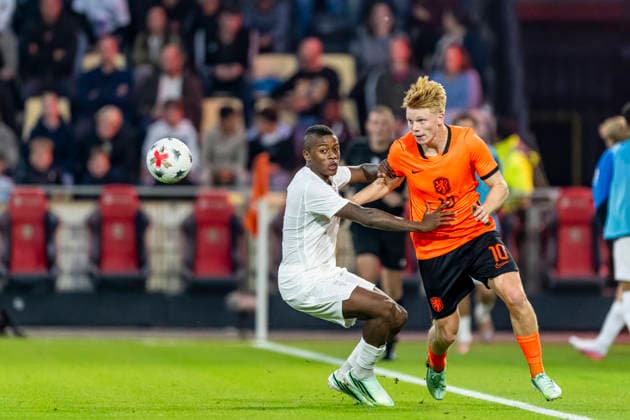 DEVENTER l Norwegian midfielder Tobias Moi and Dutch midfielder Kees Smit during the UEFA European Championship qualifying match between Jong Nederland and Jong Norway at De Adelaarshorst on September 25, 2026, in Deventer, the Netherlands. Photo by DeFodi Images