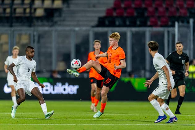 DEVENTER, Netherlands: Midfielder Kees Smit of the Netherlands during the UEFA European Championship qualifying match between Jong Nederland and Jong Norway at De Adelaarshorst on September 25, 2026, in Deventer, Netherlands. Photo by DeFodi Images
