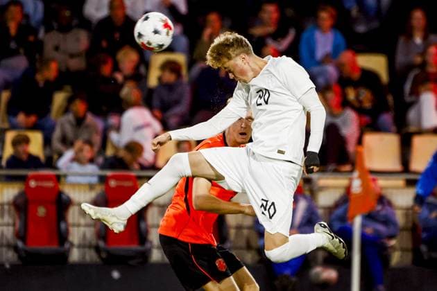DEVENTER - Niklas Fuglestad of Norway U21, U 21 heads the ball during the European Championship, EM, Europameisterschaft Qualifier (Under 21) match between the Netherlands U21 and Norway U21 at De Adelaarshorst on 25 September 2026 in Deventer, the Netherlands. WART BRINKERHOF ANP Europees Kampioenschap (Onder 21) 2026 27 xVIxANPxSportx xMarcelxterxBalsxIVx 570124733 originalFilename: 570124733.jpg