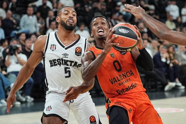 Besiktas v Valencia Basket - EuroLeague ISTANBUL, TURKIYE - SEPTEMBER 25: David DeJulius (5) of Besiktas competes against TJ Shorts (0) of Valencia Basket during the EuroLeague Regular Season Round 1 match between Besiktas and Valencia Basket at the Turkcell Basketball Development Center in Istanbul, Turkiye, on September 25, 2026. Cemal Yurttas Anadolu Istanbul Turkey. Editorial use only. Please get in touch for any other usage.  Copyright: x2026xAnadoluxCemalxYurttasx