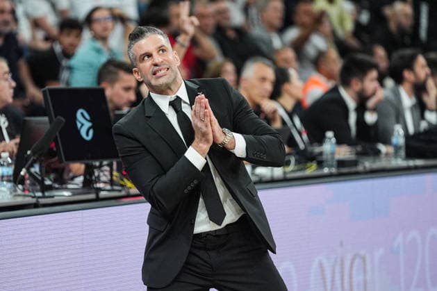 Besiktas v Valencia Basket - EuroLeague ISTANBUL, TURKIYE - SEPTEMBER 25: Besiktas head coach Dusan Alimpijevic reacts during the EuroLeague Regular Season Round 1 match between Besiktas and Valencia Basket at the Turkcell Basketball Development Center in Istanbul, Turkiye, on September 25, 2026. Cemal Yurttas Anadolu Istanbul Turkey. Editorial use only. Please get in touch for any other usage.  Copyright: x2026xAnadoluxCemalxYurttasx