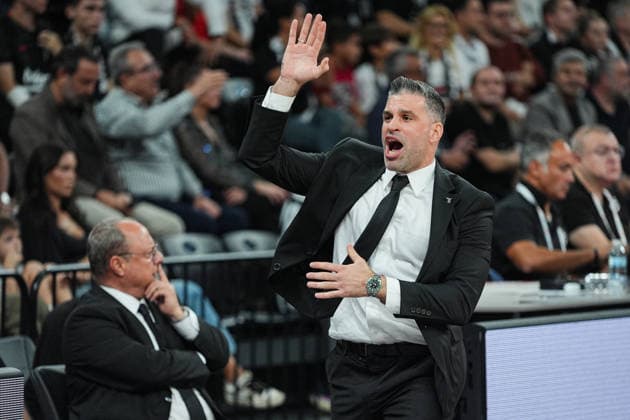 Besiktas v Valencia Basket - EuroLeague ISTANBUL, TURKIYE - SEPTEMBER 25: Besiktas head coach Dusan Alimpijevic reacts during the EuroLeague Regular Season Round 1 match between Besiktas and Valencia Basket at the Turkcell Basketball Development Center in Istanbul, Turkiye, on September 25, 2026. Cemal Yurttas Anadolu Istanbul Turkey. Editorial use only. Please get in touch for any other usage.  Copyright: x2026xAnadoluxCemalxYurttasx