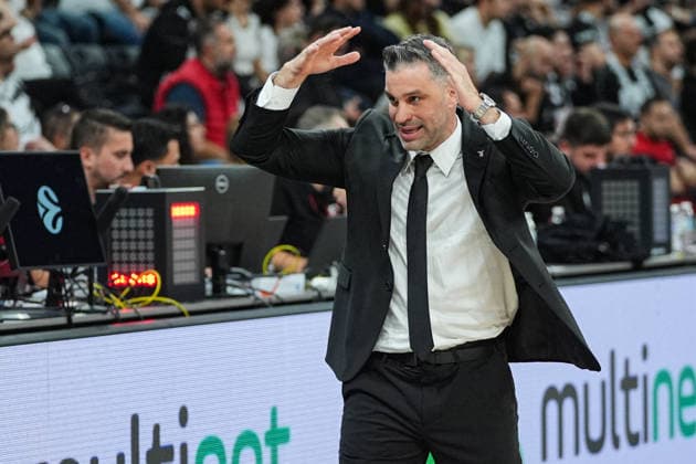 Besiktas v Valencia Basket - EuroLeague ISTANBUL, TURKIYE - SEPTEMBER 25: Besiktas head coach Dusan Alimpijevic reacts during the EuroLeague Regular Season Round 1 match between Besiktas and Valencia Basket at the Turkcell Basketball Development Center in Istanbul, Turkiye, on September 25, 2026. Cemal Yurttas Anadolu Istanbul Turkey. Editorial use only. Please get in touch for any other usage.  Copyright: x2026xAnadoluxCemalxYurttasx