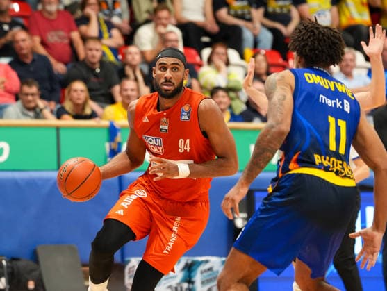 Armel Traore, Ratiopharm Ulm, No. 94 with the ball (GER), Phoenix Hagen vs. Ratiopharm Ulm, easyCredit BBL, Matchday 2, 2026–27 season, Krollmann Arena, Hagen, September 25, 2026. Photo by HMB Media, Scott W. Coleman Copyright: HMBxMedia xScottxW.xColeman