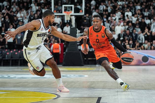Besiktas v Valencia Basket - EuroLeague ISTANBUL, TURKIYE - SEPTEMBER 25: David DeJulius (5) of Besiktas competes against TJ Shorts (0) of Valencia Basket during the EuroLeague Regular Season Round 1 match between Besiktas and Valencia Basket at the Turkcell Basketball Development Center in Istanbul, Turkiye, on September 25, 2026. Cemal Yurttas Anadolu Istanbul Turkey. Editorial use only. Please get in touch for any other usage.  Copyright: x2026xAnadoluxCemalxYurttasx