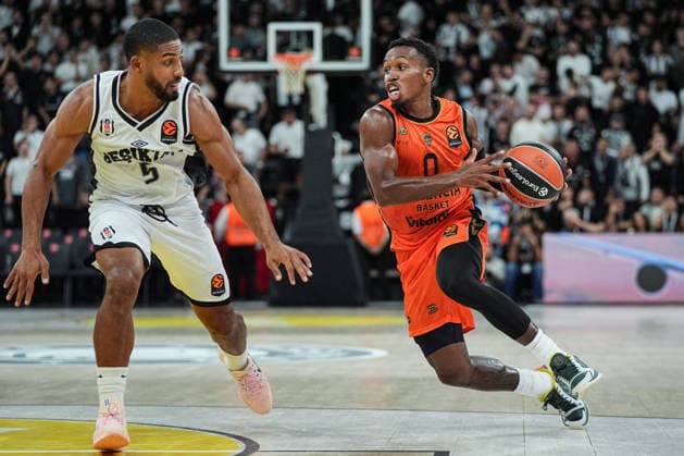 Besiktas v Valencia Basket - EuroLeague ISTANBUL, TURKIYE - SEPTEMBER 25: David DeJulius (5) of Besiktas competes against TJ Shorts (0) of Valencia Basket during the EuroLeague Regular Season Round 1 match between Besiktas and Valencia Basket at the Turkcell Basketball Development Center in Istanbul, Turkiye, on September 25, 2026. Cemal Yurttas Anadolu Istanbul Turkey. Editorial use only. Please get in touch for any other usage.  Copyright: x2026xAnadoluxCemalxYurttasx