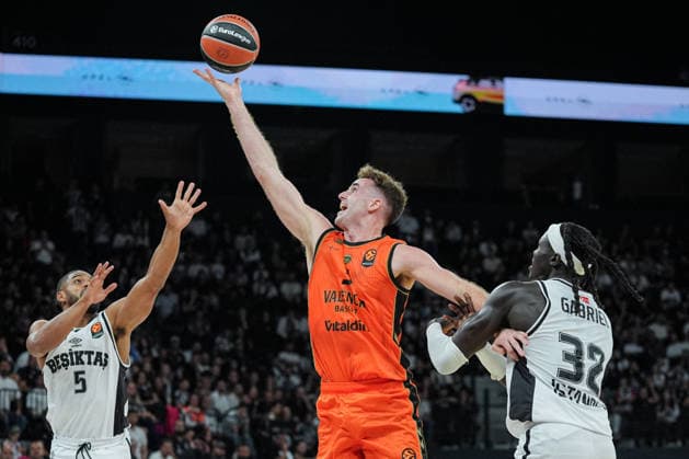 Besiktas v Valencia Basket - EuroLeague ISTANBUL, TURKIYE - SEPTEMBER 25: David DeJulius (5) of Besiktas competes against Nate Reuvers (C) of Valencia Basket during the EuroLeague Regular Season Round 1 match between Besiktas and Valencia Basket at the Turkcell Basketball Development Center in Istanbul, Turkiye, on September 25, 2026. Cemal Yurttas Anadolu Istanbul Turkey. Editorial use only. Please get in touch for any other usage.  Copyright: x2026xAnadoluxCemalxYurttasx
