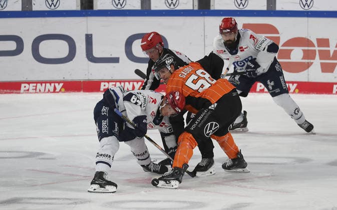 Boaz Bassen, Schwenninger Wild Wings; Tyler Gaudet, Grizzlys Wolfsburg; Ice Hockey, DEL, Penny DEL, Men, 2026–2027 Season: Grizzlys Wolfsburg vs. Schwenninger Wild Wings