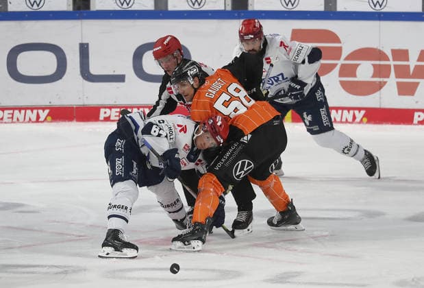 Boaz Bassen, Schwenninger Wild Wings; Tyler Gaudet, Grizzlys Wolfsburg; Ice Hockey, DEL, Penny DEL, Men, 2026–2027 Season: Grizzlys Wolfsburg vs. Schwenninger Wild Wings