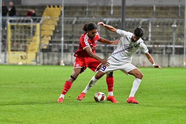 Bavarian Regional League: FC Bayern Munich II vs. TSV Schwaben Augsburg, September 25, 2026, MUNICH, GERMANY September 25, in a matchup featuring Noah CODJO EVORA of FC Bayern Munich II (No. 11) and Ante BANDEN of TSV Schwaben Augsburg (No. 29) during the Bavarian Regional League match between FC Bayern’s reserve team and TSV Schwaben Augsburg on Matchday 11 at the Grünwalder Stadium Copyright: xBEAUTIFULxSPORTS Goldbergx