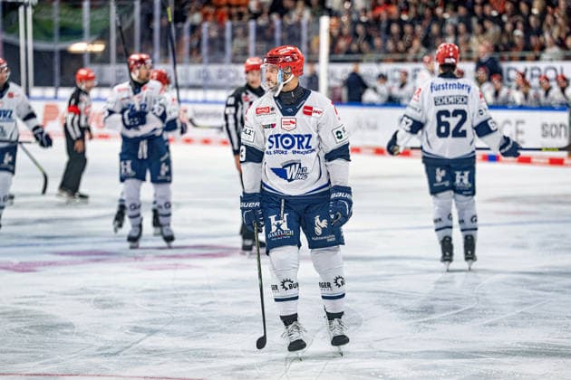 Alex Trivellato No. 43 Schwenninger Wild Wings GER, Grizzlys Wolfsburg vs. Schwenninger Wild Wings, Ice Hockey, Penny DEL, Week 3, 2026–27 Season, September 25, 2026 GER, Grizzlys Wolfsburg vs. Schwenninger Wild Wings, ice hockey, Penny DEL, Week 3, 2026–27 season, September 25, 2026, Wolfsburg Copyright: xEibner-Pressefoto DanielxREINELTx EP_DRT