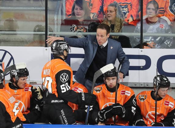 Head Coach Tyler Haskins, Grizzlys Wolfsburg Ice Hockey, DEL, Penny DEL, Men s, 2026–2027 Season: Grizzlys Wolfsburg vs. Schwenninger Wild Wings