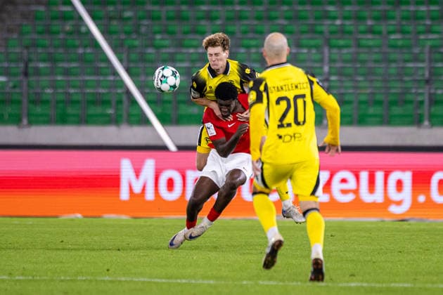 L R Seymour Fuenger, SC Fortuna Cologne, 05, in a tackle with Kwasi Okyere Wriedt, TSV Havelse, 11, Adrian Stanilewicz, SC Fortuna Cologne, 20, GER, TSV Havelse vs. SC Fortuna Cologne, soccer, 3rd Division, Matchday 7, 2026–2027 season, September 25, 2026 DFL regulations prohibit the use of photographs as image sequences and or quasi-video GER, TSV Havelse vs. SC Fortuna Cologne, soccer, 3rd Division, Matchday 7, 2026–2027 season, September 25, 2026, Hanover Copyright: xEibner-Pressefoto JanxRollingerx EP_JSK