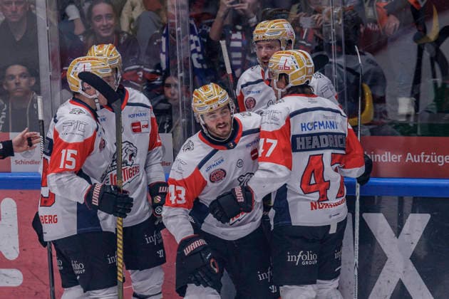 Penny DEL Löwen Frankfurt vs. Nuremberg Ice Tigers, September 25, 2026 Greg Meireles of the Nuremberg Ice Tigers, No. 43, scored the goal to make it 0–1 and celebrates with Nikolaus Heigl. Nuremberg Ice Tigers vs. Löwen Frankfurt, Frankfurt, NIX Ice Arena, September 25, 2026 Copyright: xBEAUTIFULxSPORTS Gawlikx