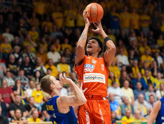 Michael Rataj of Ratiopharm Ulm, No. 12, shoots toward the basket (GER), Phoenix Hagen vs. Ratiopharm Ulm, easyCredit BBL, Matchday 2, 2026–27 season, Krollmann Arena, Hagen, September 25, 2026. Photo by HMB Media, Scott W. Coleman Copyright: HMBxMedia xScottxW.xColeman