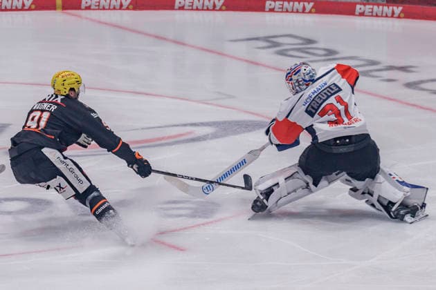 Penny DEL Löwen Frankfurt vs. Nürnberg Ice Tigers, September 25, 2026: Austin Wagner (Löwen Frankfurt, 91) and Niklas Treutle (Nürnberg Ice Tigers, 31) are going for the puck, Löwen Frankfurt vs. Nürnberg Ice Tigers, Frankfurt, NIX Ice Arena, September 25, 2026 Copyright: xBEAUTIFULxSPORTS Gawlikx