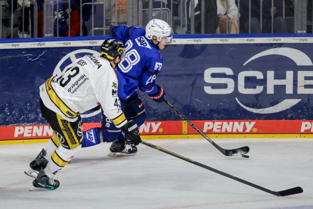 September 25, 2026, xhettx, Penny DEL Ice Hockey, Adler Mannheim vs. Krefeld Pinguine: Alexander Weiss of the Krefeld Pinguine (43) and Alexander Ehl of the Adler Mannheim (28) try to get the puck