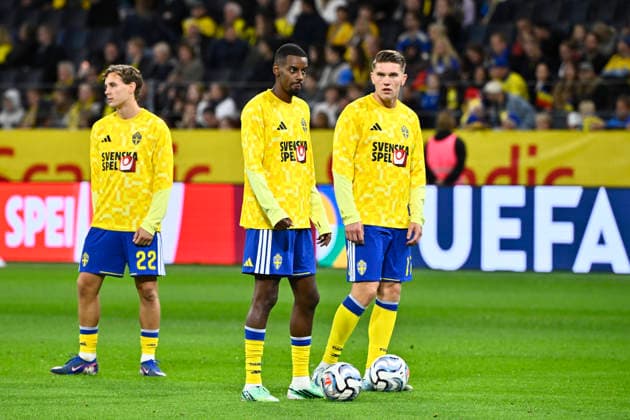 STOCKHOLM, SWEDEN 20260925 Alexander Isak and Viktor Gyökeres warm up ahead of Friday s Nations League soccer match between Sweden and Romania at Strawberry Arena, STOCKHOLM, SWEDEN x10090x  Copyright: xClaudioxBresciani TTx NATIONS LEAGUE SVERIGE-RUMÄNIEN
