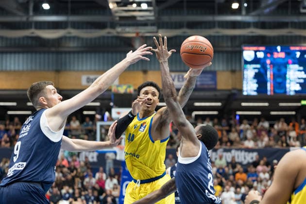 Kresimir Nikic MBC 9, Ira Lee Jena, 44, Kris Clyburn MBC, 21, Syntainics MBC vs. Science City Jena, BBL, Men s Basketball, 1st Bundesliga, Matchday 2, 2026–27 Season, September 25, 2026, Weißenfels Stadthalle, Saxony-Anhalt, Germany