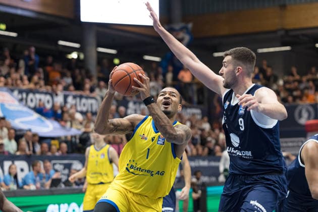 Pierre Brooks II Jena, 1, Kresimir Nikic MBC 9, Syntainics MBC vs. Science City Jena, BBL, Men s Basketball, 1st Bundesliga, Matchday 2, 2026–27 Season, September 25, 2026, Weißenfels Stadthalle, Saxony-Anhalt, Germany