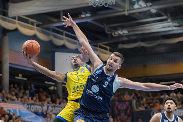 Pierre Brooks II Jena, 1, Kresimir Nikic MBC 9, Syntainics MBC vs. Science City Jena, BBL, Men s Basketball, 1st Bundesliga, Matchday 2, 2026–27 Season, September 25, 2026, Weißenfels Stadthalle, Saxony-Anhalt, Germany