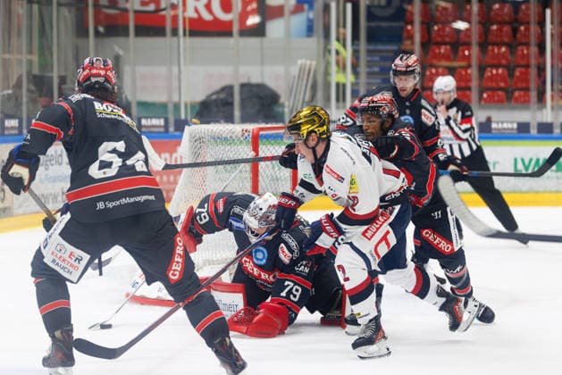 Michael Bitzer, 79, of the ECDC Memmingen Indians during the game between the ECDC Memmingen Indians and EHC Freiburg, ice hockey, men s, DEL2, 2026–2027, Matchday 3 on September 25, 2026, in Memmingen, Kutter Arena, Bavaria, Germany