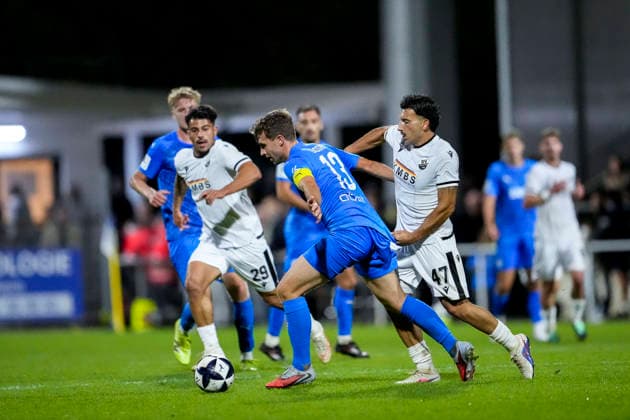 From left: Tasos Leonidis (SVS), 29; Emilian Lässig (FC Astoria), 13; Arianit Ferati (SVS), 47; tackle, game scene, duel, tackle, tackling, dynamism, action, 09 25 2026, Walldorf, Germany, soccer, Regionalliga Südwest, FC Astoria Walldorf vs. SV Sandhausen xozx