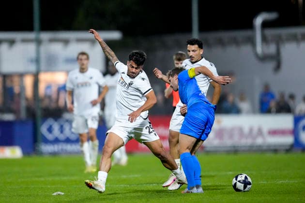 From left: Tasos Leonidis (SVS), 29; Emilian Lässig (FC Astoria), 13; Arianit Ferati (SVS), 47; tackle, game scene, duel, tackle, tackling, dynamism, action, 09 25 2026, Walldorf, Germany, soccer, Regionalliga Südwest, FC Astoria Walldorf vs. SV Sandhausen xozx