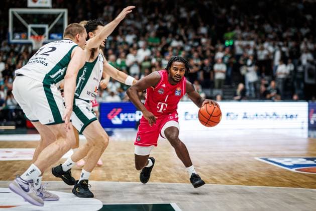 John Michael Wright of Telekom Baskets Bonn goes head-to-head with Clay Guillozet of the Gladiators Trier and Marten Linssen of the Gladiators Trier; Action: Vet Concept Gladiators Trier vs. Telekom Baskets Bonn, Basketball, easyCredit BBL, Matchday 2, 2026–2027 Season, September 25, 2026, Vet Concept Gladiators Trier vs. Telekom Baskets Bonn, Basketball, easyCredit BBL, Matchday 2, 2026–2027 Season, September 25, 2026 Copyright: xEibnerxPressefotox EP_ANS