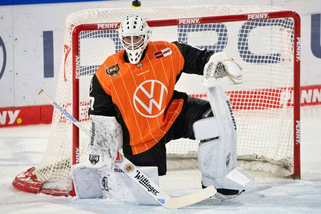 Hannibal Weitzmann, No. 67, Grizzlys Wolfsburg, in goal, GER; Grizzlys Wolfsburg vs. Schwenninger Wild Wings, ice hockey, Penny DEL, Week 3, 2026–27 season, September 25, 2026, GER; Grizzlys Wolfsburg vs. Schwenninger Wild Wings, ice hockey, Penny DEL, Week 3, 2026–27 season, September 25, 2026, Wolfsburg Copyright: xEibner-Pressefoto DanielxREINELTx EP_DRT