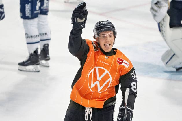 Matt Choupani (No. 89) of the Grizzlys Wolfsburg celebrates after the 1-1 tie, Grizzlys Wolfsburg vs. Schwenninger Wild Wings, ice hockey, Penny DEL, Week 3, 2026-27 season, September 25, 2026, GER, Grizzlys Wolfsburg vs. Schwenninger Wild Wings, ice hockey, Penny DEL, Week 3, 2026–27 season, September 25, 2026, Wolfsburg Copyright: xEibner-Pressefoto DanielxREINELTx EP_DRT