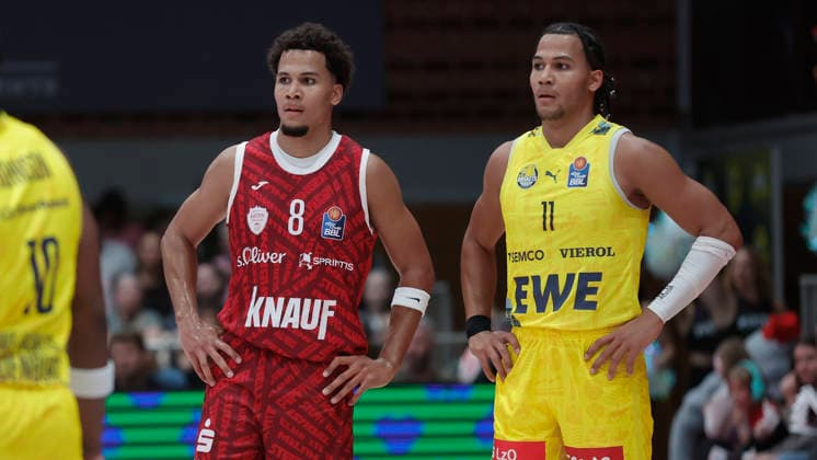 Pictured from left: Brandon Tischler of the Würzburg Baskets, No. 8, and Nicholas Tischler of the EWE Baskets Oldenburg, September 25, 2026, Fitness First Würzburg Baskets vs. EWE Baskets Oldenburg, easyCredit BBL, Matchday 2, Germany, 97072, tectake Arena Würzburg, Copyright: HMBxMedia xJulienxBecker