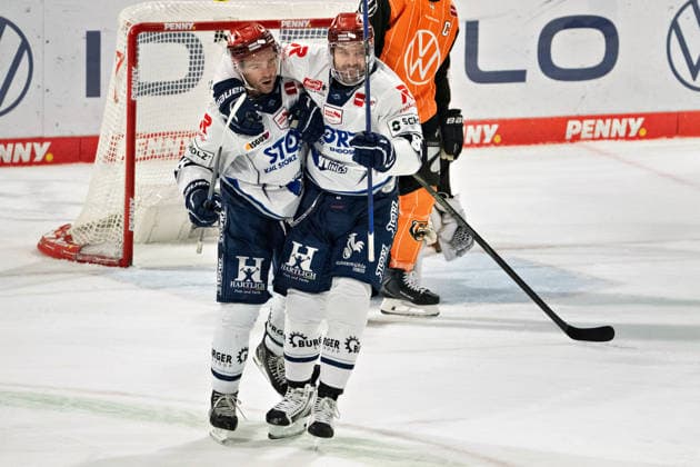 Celebration by Eric Cornel, No. 18, Schwenninger Wild Wings, and Sebastian Uvira, No. 93, Schwenninger Wild Wings (GER), Grizzlys Wolfsburg vs. Schwenninger Wild Wings, ice hockey, Penny DEL, Week 3, 2026–27 season, September 25, 2026, GER, Grizzlys Wolfsburg vs. Schwenninger Wild Wings, ice hockey, Penny DEL, Week 3, 2026–27 season, September 25, 2026, Wolfsburg Copyright: xEibner-Pressefoto DanielxREINELTx EP_DRT