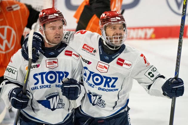 Eric Cornel, No. 18, Schwenninger Wild Wings, and Sebastian Uvira, No. 93, Schwenninger Wild Wings, after the 1–2 loss (GER), Grizzlys Wolfsburg vs. Schwenninger Wild Wings, ice hockey, Penny DEL, Week 3, 2026–27 season, September 25, 2026 (GER), Grizzlys Wolfsburg vs. Schwenninger Wild Wings, ice hockey, Penny DEL, Week 3, 2026–27 season, September 25, 2026, Wolfsburg Copyright: xEibner-Pressefoto DanielxREINELTx EP_DRT